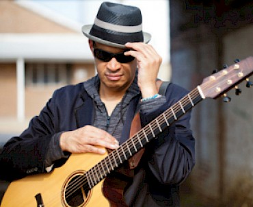 Raul Midon Solo - Giovanni Guidi "Salida" feat. David Virelles