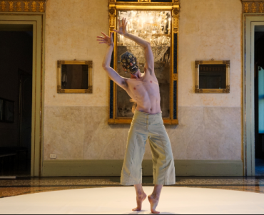 Il mondo altrove: una storia notturna